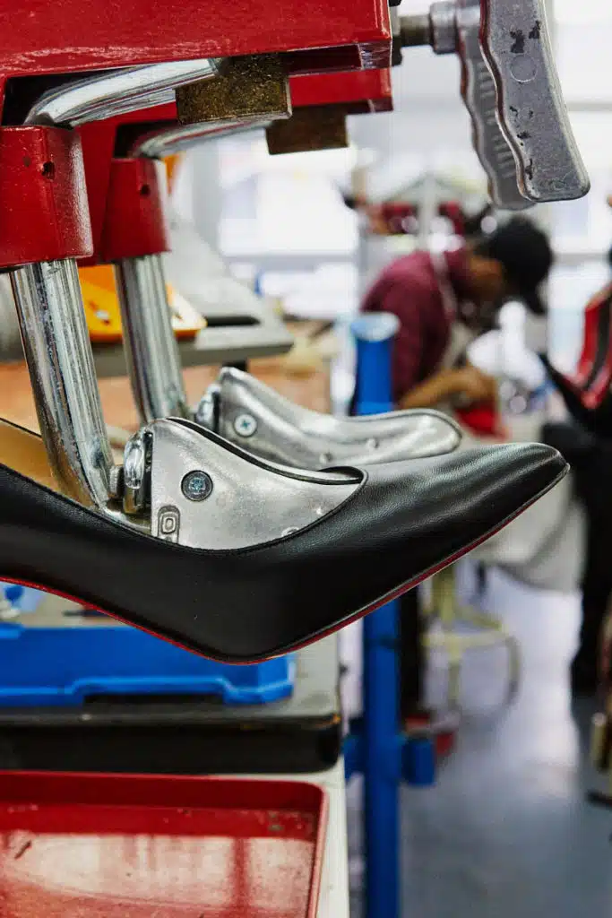 shoe stretching & repair